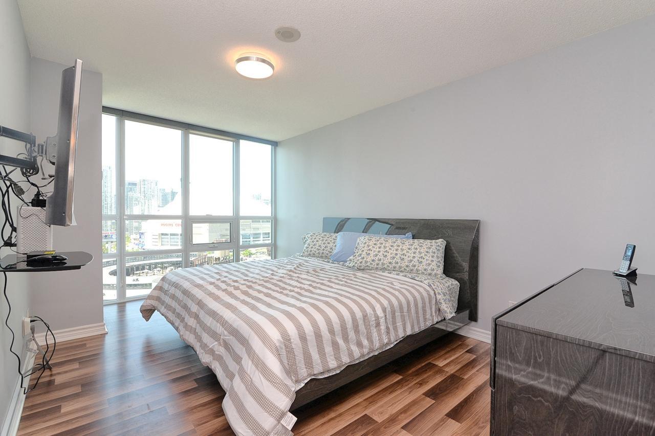 Napa Furnished Suites At Cn Tower & Maple Leaf Square Toronto Esterno foto