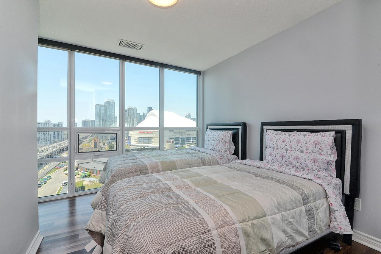 Napa Furnished Suites At Cn Tower & Maple Leaf Square Toronto Esterno foto