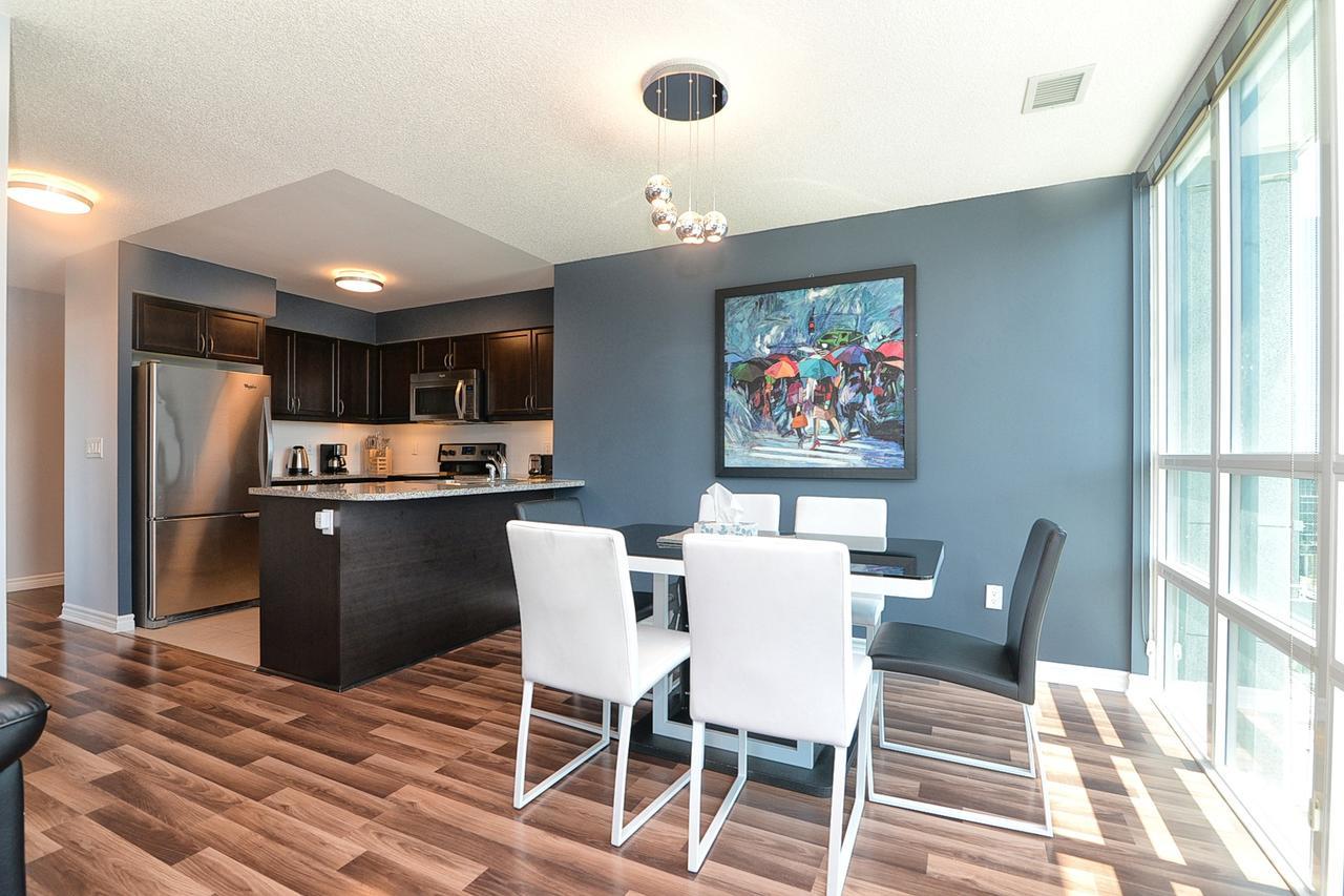 Napa Furnished Suites At Cn Tower & Maple Leaf Square Toronto Esterno foto