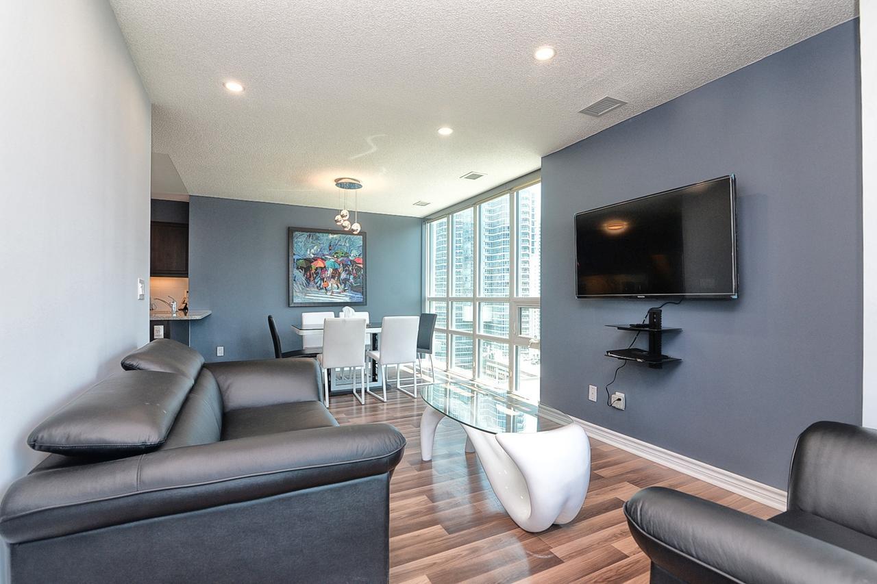 Napa Furnished Suites At Cn Tower & Maple Leaf Square Toronto Esterno foto