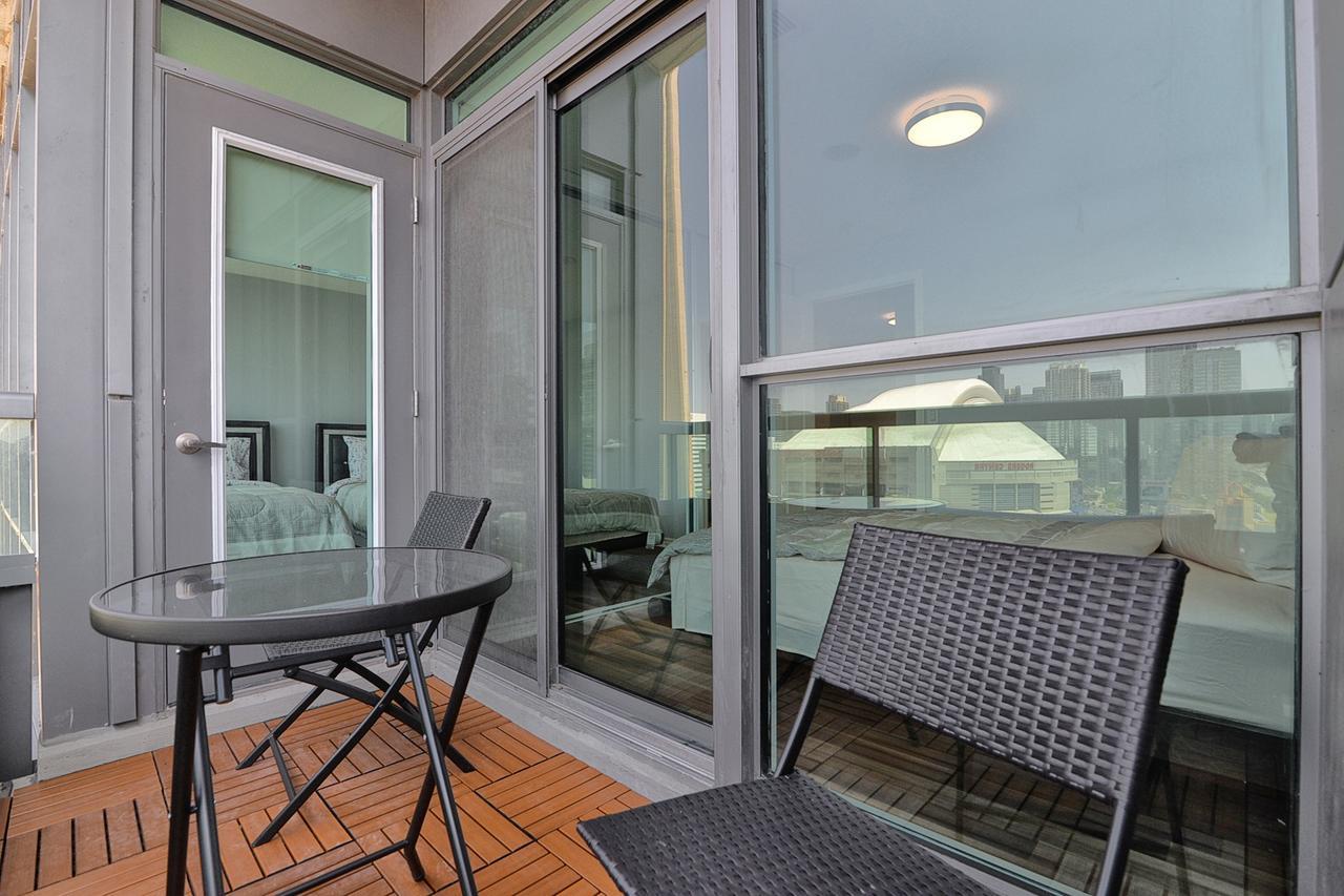 Napa Furnished Suites At Cn Tower & Maple Leaf Square Toronto Esterno foto