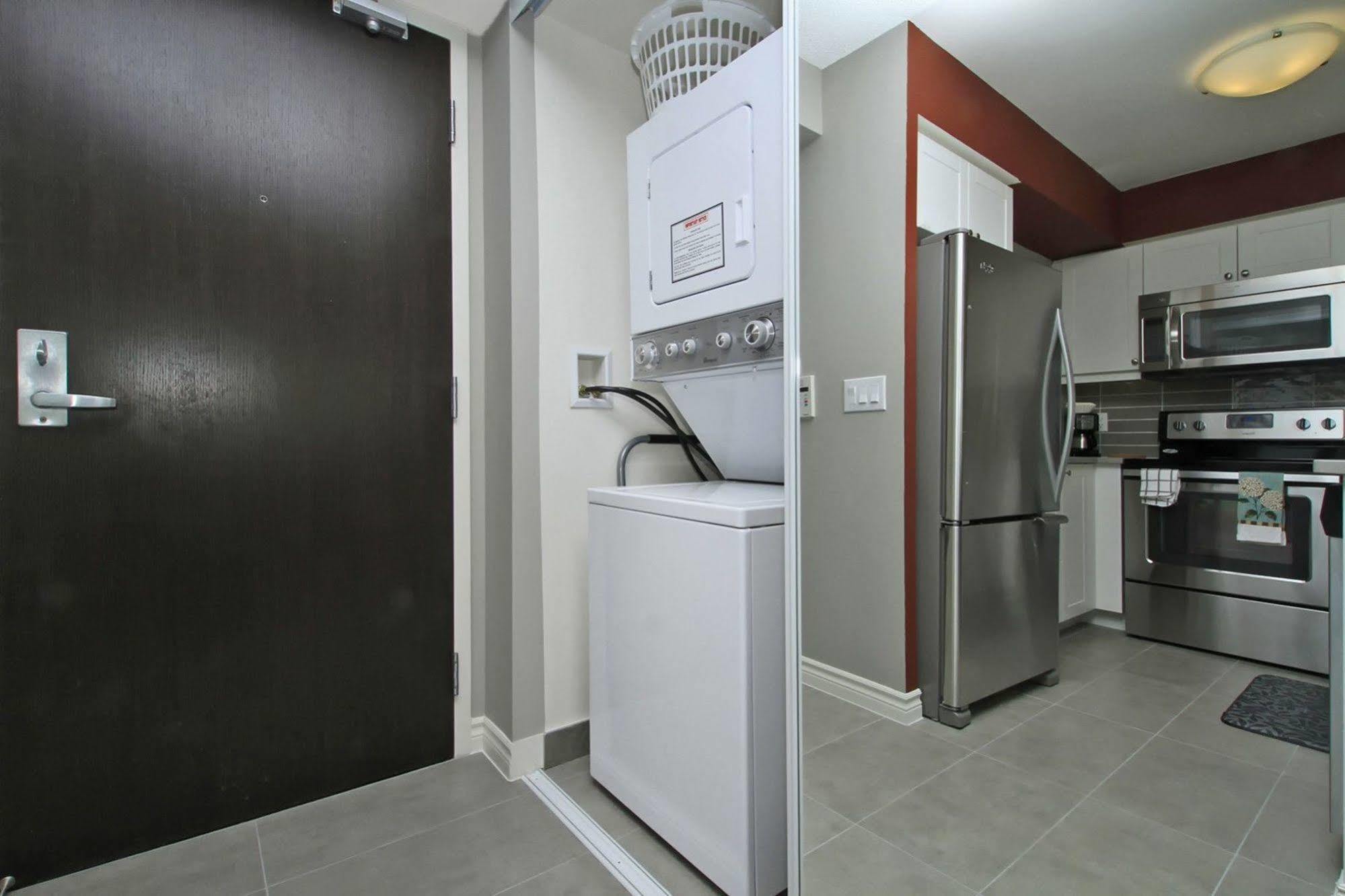 Napa Furnished Suites At Cn Tower & Maple Leaf Square Toronto Esterno foto