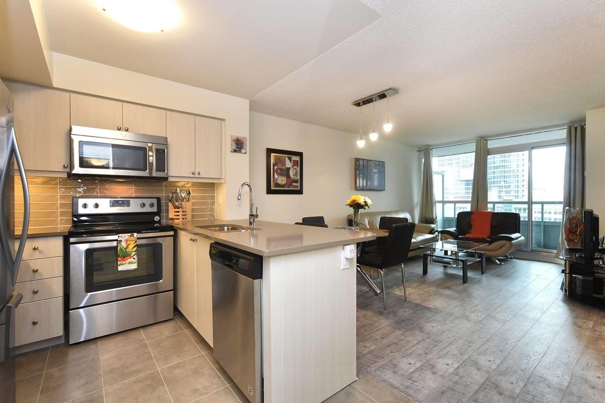 Napa Furnished Suites At Cn Tower & Maple Leaf Square Toronto Esterno foto