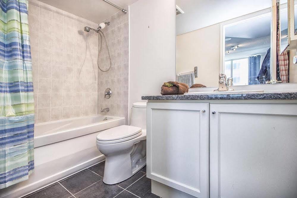 Napa Furnished Suites At Cn Tower & Maple Leaf Square Toronto Esterno foto